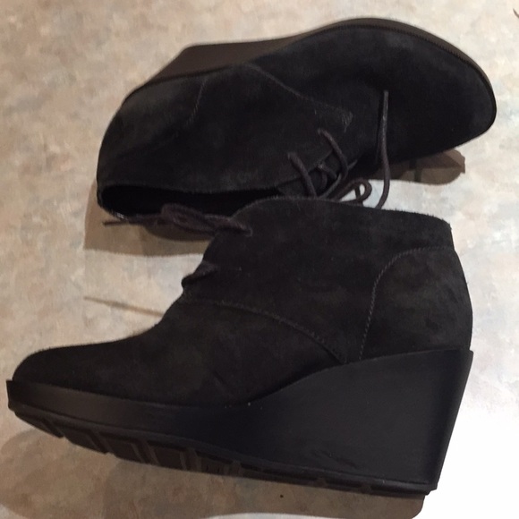 Cole Haan suede wedge ankle boots (sz 6 1/2) - Picture 2 of 11